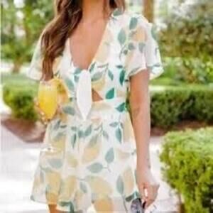 Pink Lily Women’s Lemon Romper size XL cutout front tie with stretch waist NWOT